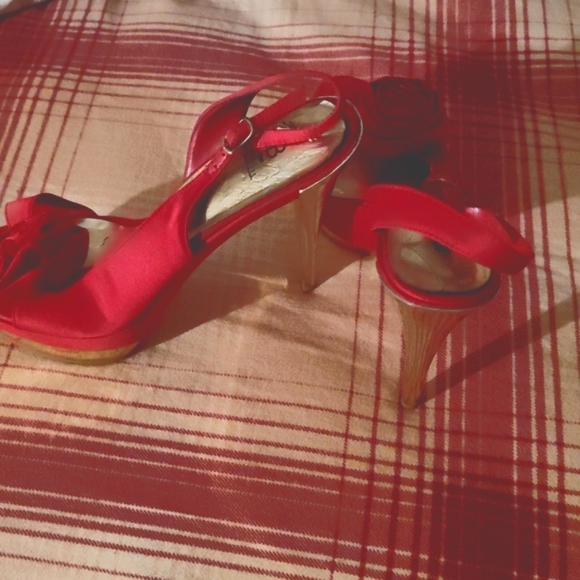 Bakers Red High Heels 👠😍 with Rose Accent Size 8 - Picture 2 of 16